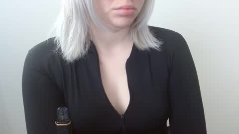 Snapshot of leyla_le chatting on March 9, 2026, 6:28 am Leyla online show from March 9, 2026, 6:28 am