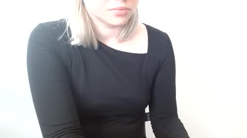 Snapshot of leyla_le chatting on March 15, 2026, 8:09 am Leyla online show from March 15, 2026, 8:09 am