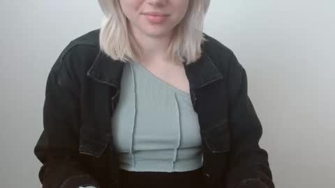 Snapshot of leyla_le chatting on March 28, 2026, 7:19 am Leyla online show from March 28, 2026, 7:19 am