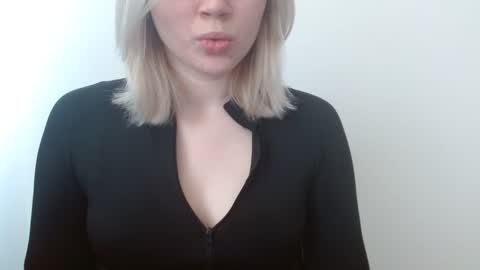 Snapshot of leyla_le chatting on April 2, 2026, 6:00 am Leyla online show from April 2, 2026, 6:00 am