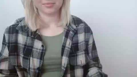 Snapshot of leyla_le chatting on April 15, 2026, 6:09 am Leyla online show from April 15, 2026, 6:09 am