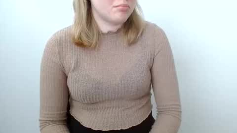 Snapshot of leyla_le chatting on May 16, 2026, 10:36 am Leyla online show from May 16, 2026, 10:36 am