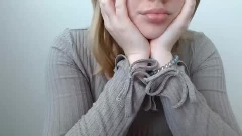 Snapshot of leyla_le chatting on May 22, 2026, 6:20 am Leyla online show from May 22, 2026, 6:20 am