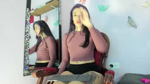 Leyna online show from September 14, 2025, 10:31 pm