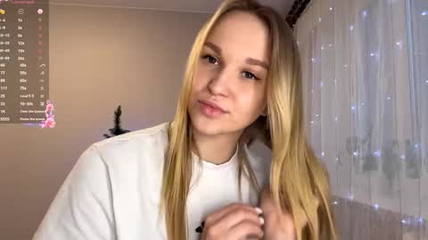 Mia online show from December 21, 2025, 1:18 pm