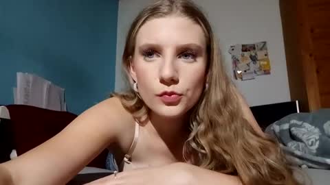 lia06_ online show from November 21, 2025, 6:28 pm