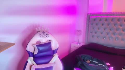 Lia  online show from May 6, 2026, 4:08 am