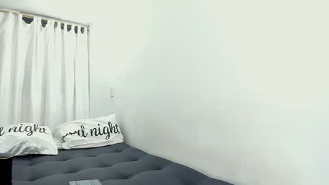 Snapshot of lia_and_felipe chatting on December 28, 2024, 11:05 pm Lia y Felipe --  online show from December 28, 2024, 11:05 pm