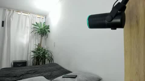 Lia y Felipe --  online show from November 30, 2025, 8:24 pm