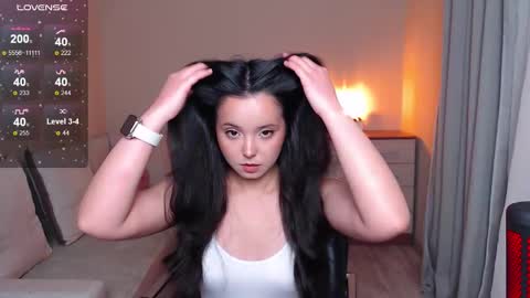 L I A online show from November 25, 2025, 5:02 pm