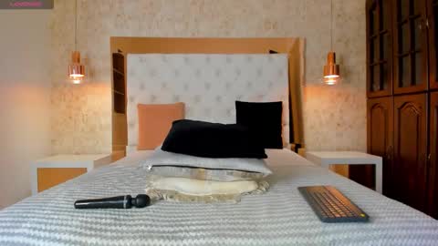 Lia online show from March 26, 2026, 5:24 am