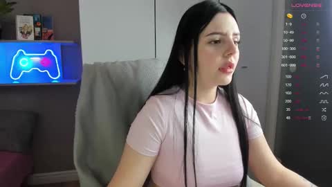 Lia online show from November 18, 2025, 7:35 am