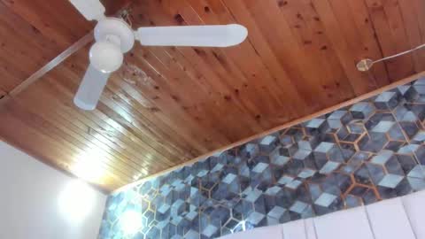 lia_mariana online show from March 25, 2026, 5:35 am