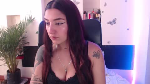 Lia Mitch online show from March 5, 2025, 6:56 pm