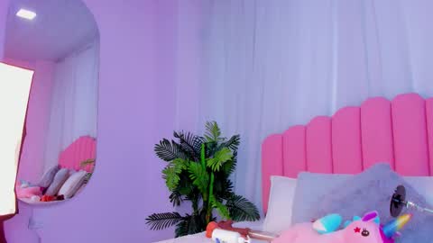 lia_queen18 online show from November 5, 2025, 11:10 am