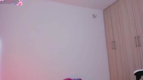 Little Queen Lia  online show from February 7, 2025, 11:55 pm