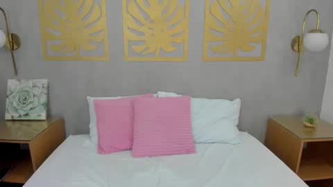 Lia  online show from February 6, 2025, 5:35 am