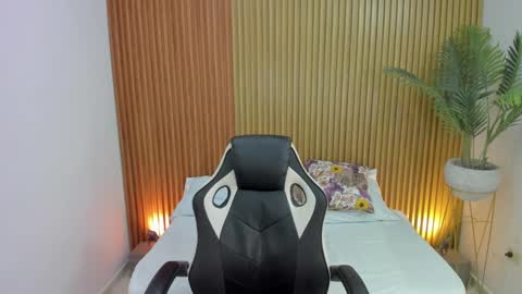 Lia  online show from February 23, 2025, 5:23 am