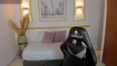 Lia  online show from November 16, 2025, 2:28 am