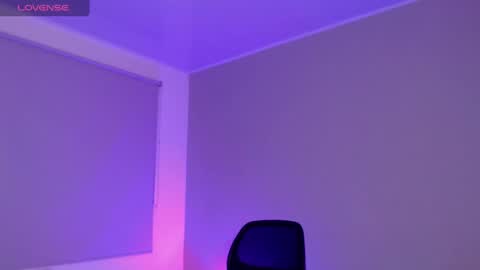   lia  online show from November 19, 2025, 9:59 pm