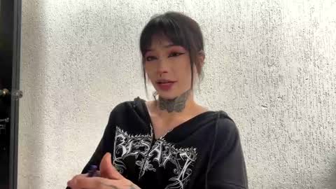 Liaa  online show from November 20, 2025, 7:02 pm