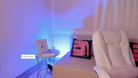 Snapshot of liaamoon_ chatting on February 12, 2026, 12:11 pm Lia online show from February 12, 2026, 12:11 pm