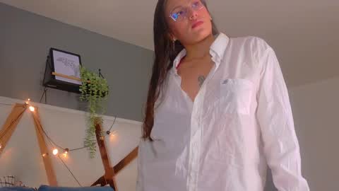 L I A   online show from June 1, 2026, 1:29 am