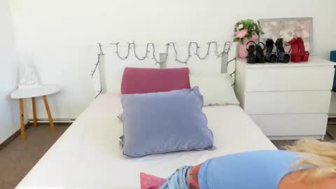 Lia online show from April 27, 2026, 10:57 am