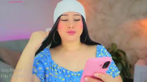 Lia Cox online show from November 18, 2025, 3:01 am