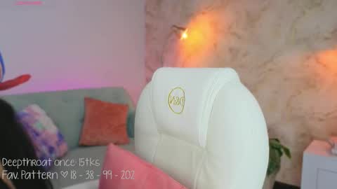 Lia Cox online show from December 17, 2025, 3:01 am