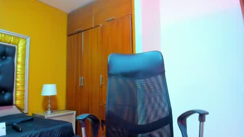 Snapshot of liafarrel chatting on October 1, 2025, 7:20 pm Lia Time schedule 1400 - 2200 GMT -5 online show from October 1, 2025, 7:20 pm