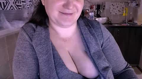 miss Lia  colection for travel online show from October 22, 2025, 3:40 am