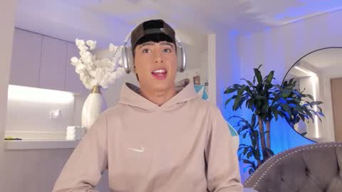 Snapshot of liam_055 chatting on February 26, 2026, 2:32 am Liam online show from February 26, 2026, 2:32 am