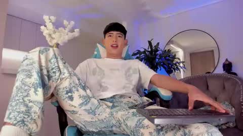 Snapshot of liam_055 chatting on February 26, 2026, 10:53 pm Liam online show from February 26, 2026, 10:53 pm