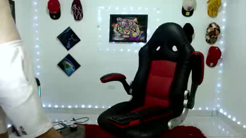 Andres online show from February 9, 2026, 10:47 pm