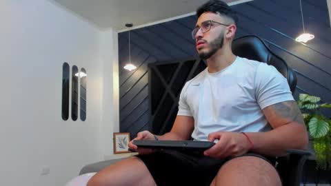 LIAM KLEIN online show from November 1, 2025, 11:12 am