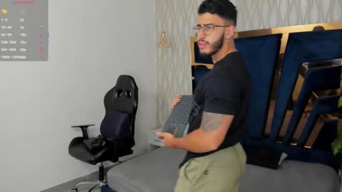 LIAM KLEIN online show from December 2, 2025, 11:15 am