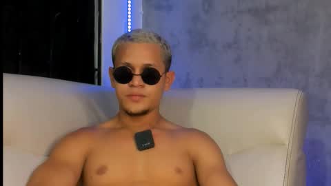 liam_knight online show from December 2, 2025, 3:45 am