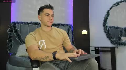 Liam online show from November 23, 2025, 10:42 pm