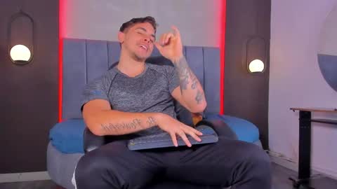 Liam online show from April 17, 2026, 10:35 pm