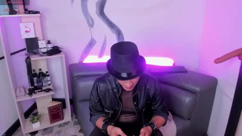 LiamDeep online show from November 5, 2025, 8:31 pm