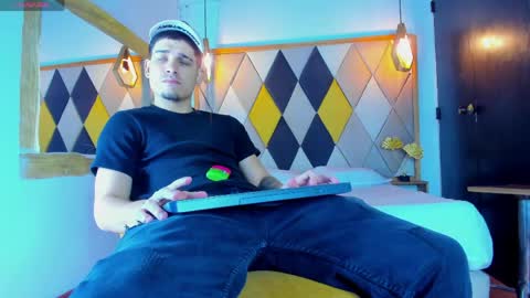 Liam online show from April 19, 2026, 3:28 am