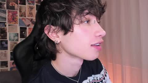 Snapshot of liamelf chatting on December 29, 2024, 6:35 am Liam online show from December 29, 2024, 6:35 am