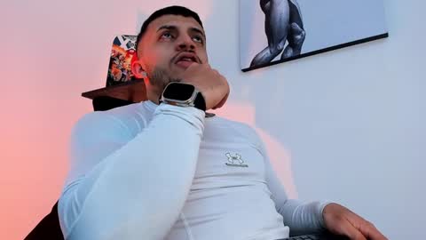 Snapshot of liamreigns_ chatting on February 6, 2025, 1:32 pm liam online show from February 6, 2025, 1:32 pm