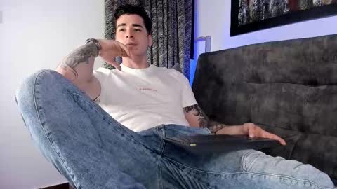 liamwyatt_ online show from February 12, 2026, 5:02 am