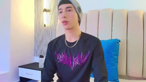 Snapshot of lian_cameron chatting on March 19, 2026, 4:05 am lian_cameron online show from March 19, 2026, 4:05 am