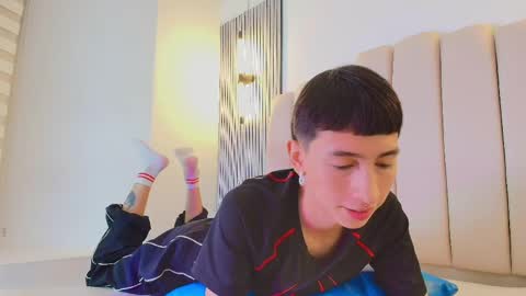 Snapshot of lian_cameron chatting on April 18, 2026, 4:05 am lian_cameron online show from April 18, 2026, 4:05 am