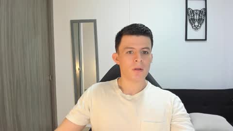 lian_eathan online show from October 18, 2025, 9:37 pm