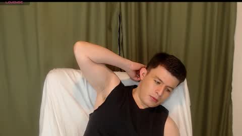 lian_eathan online show from November 12, 2025, 10:30 pm