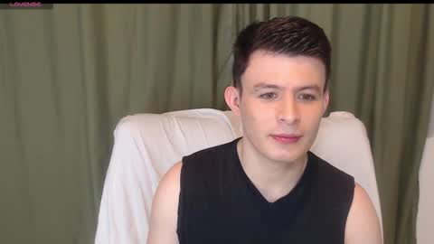 lian_eathan online show from November 13, 2025, 9:47 pm